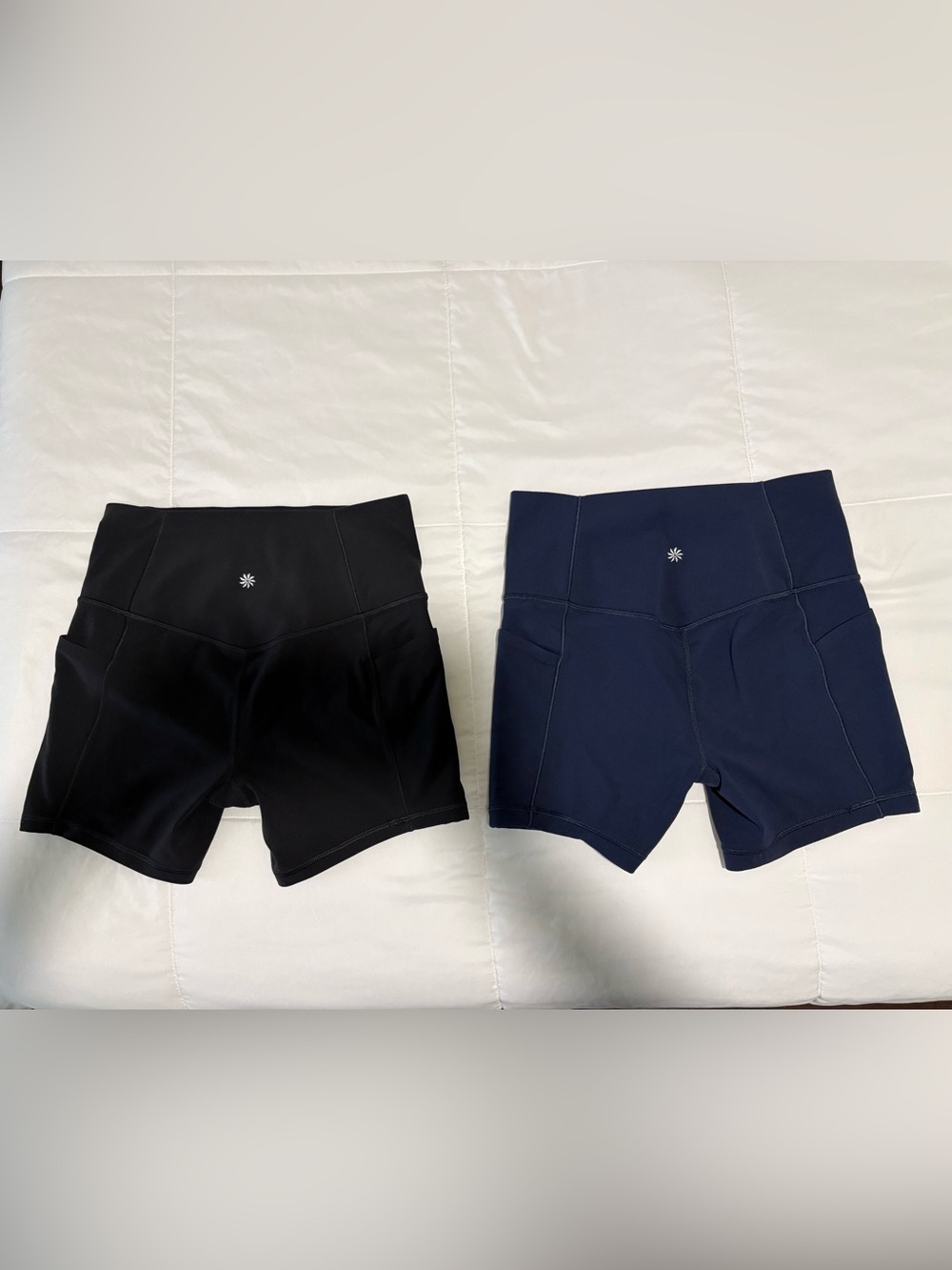 2 LIKE NEW ATHLETA SALUTATION STASH HIGH RISE 5” SHORTS SIZE SMALL
